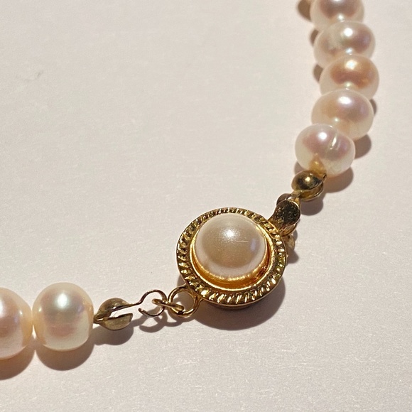 Vintage Pearl Necklace - Picture 4 of 4